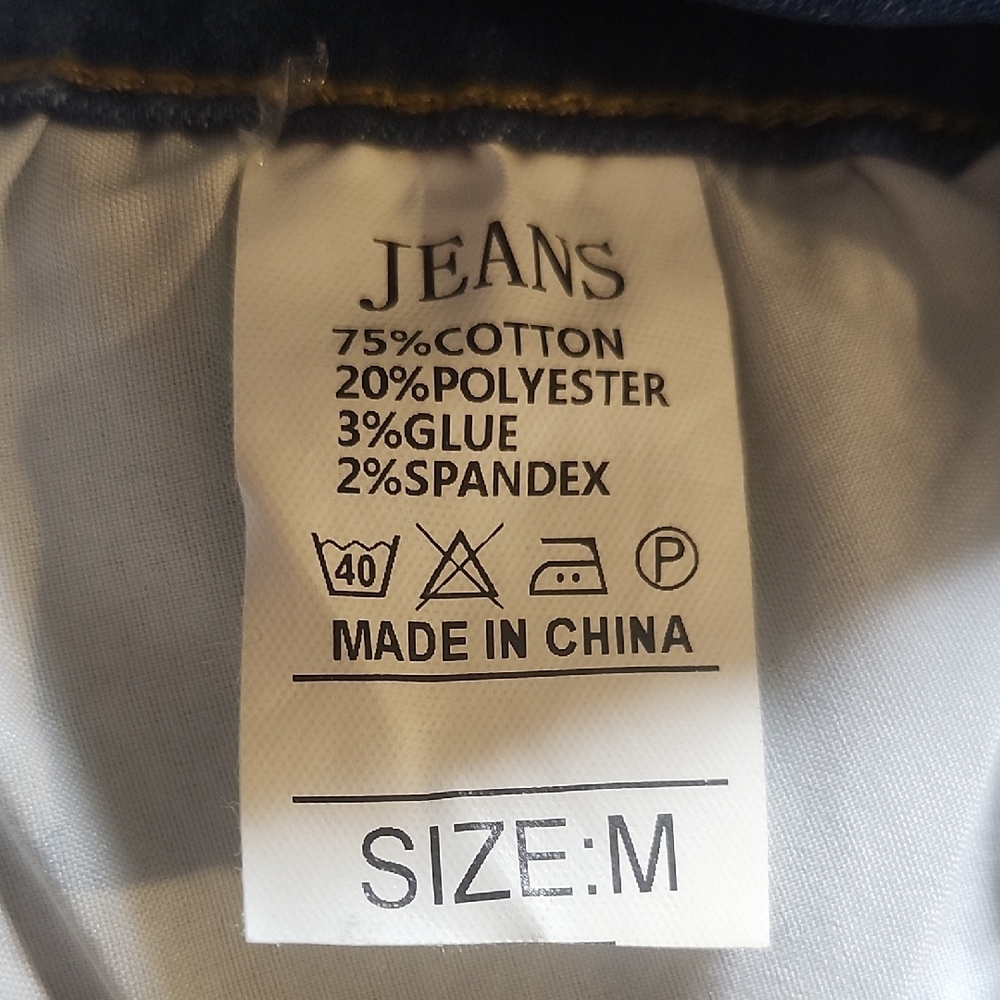 Trendy Frayed Hem Denim Shorts NWOT - Picture 4 of 5